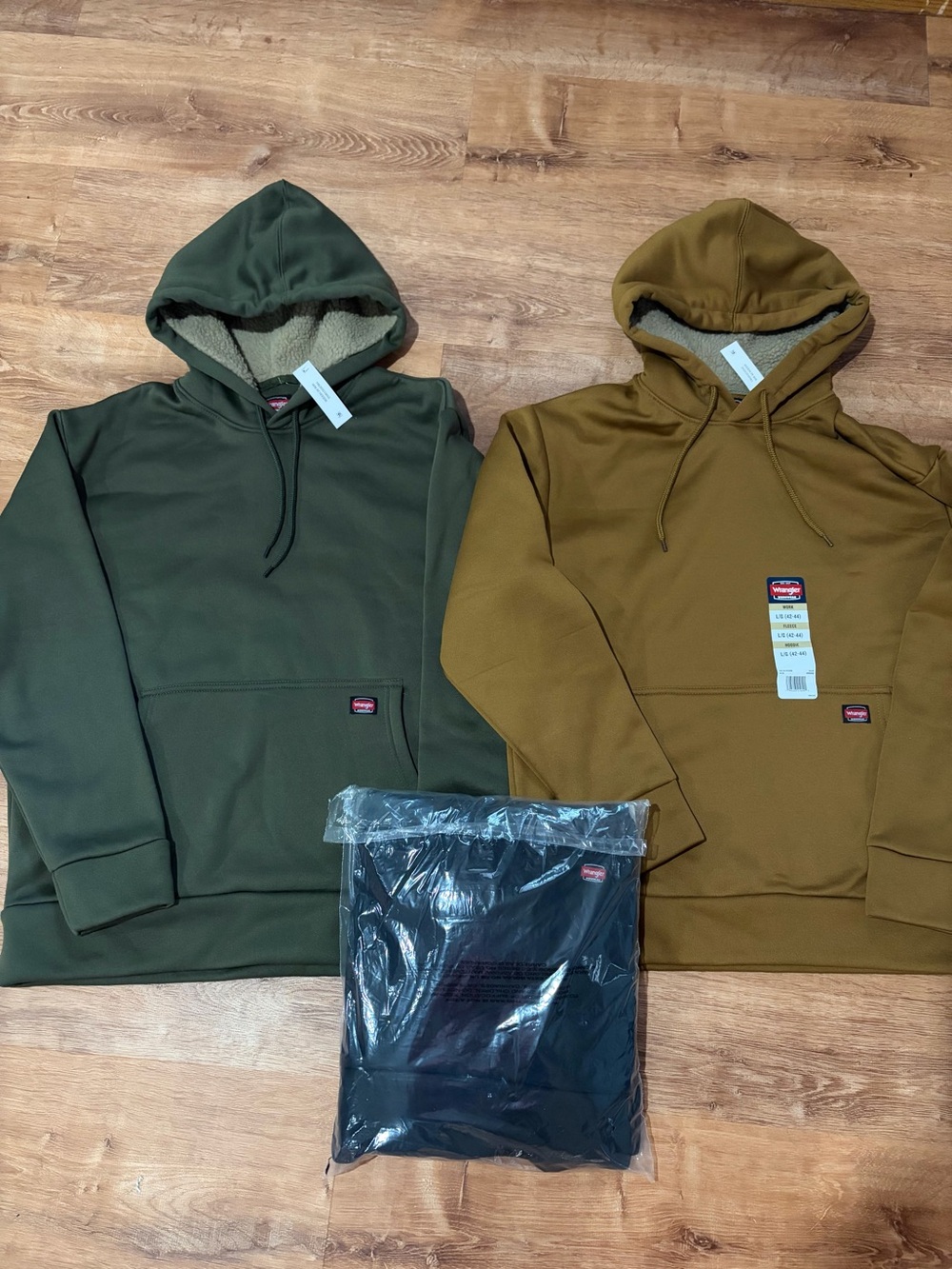 (3) Wrangler Workwear Hoodies sz Large NWT